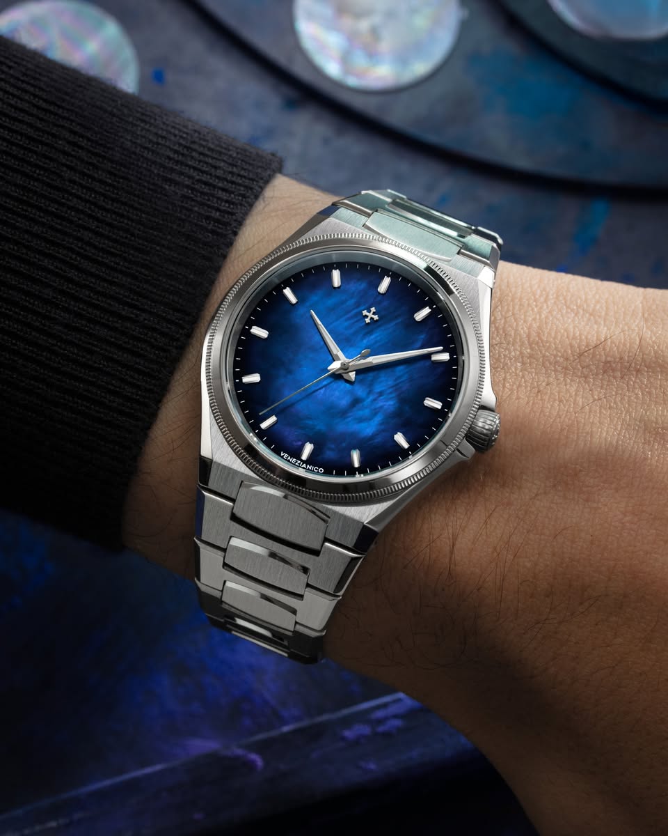 Detail of the iridescent mother-of-pearl dial