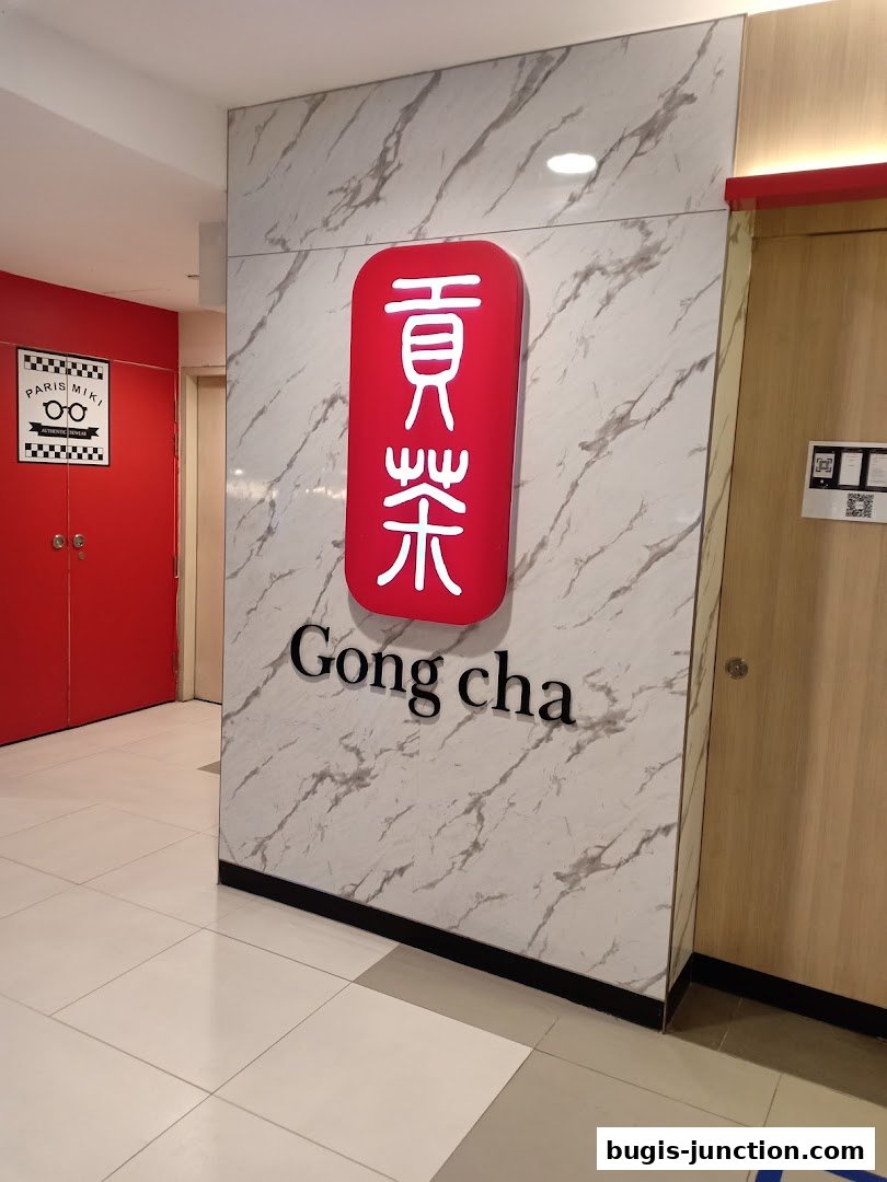 The Gong Cha Classic shop logo is displayed on a marble-patterned wall.