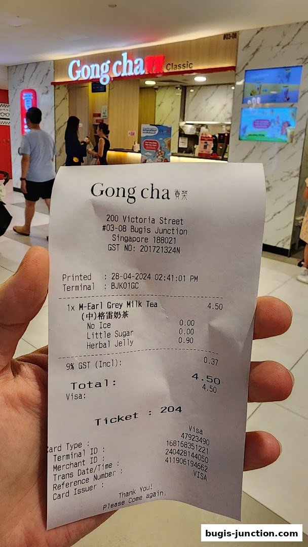 A receipt from Gong Cha Classic showing a milk tea order and payment details.