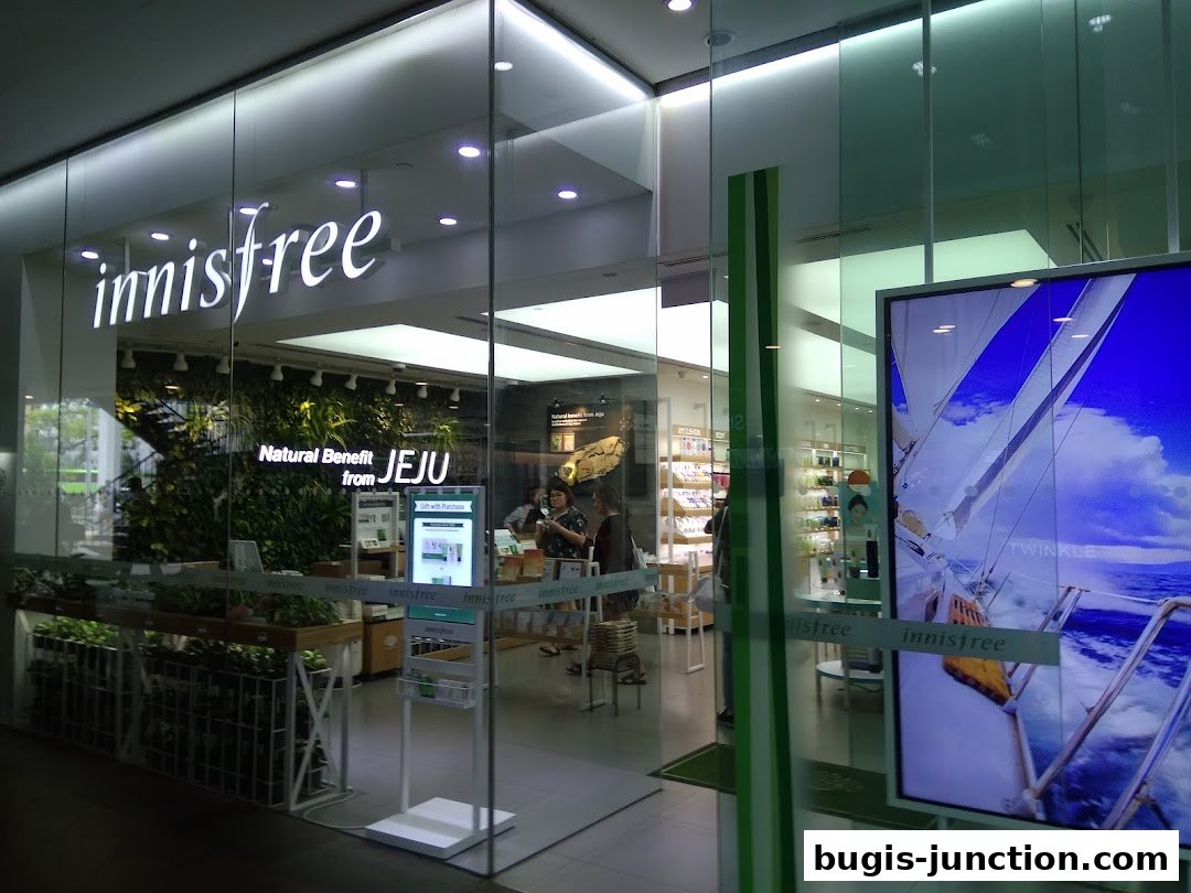 The entrance of the Innisfree store with its logo and a display of natural products.