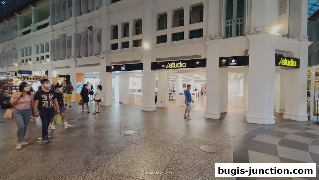 The iStudio Bugis Junction store entrance with people walking by.