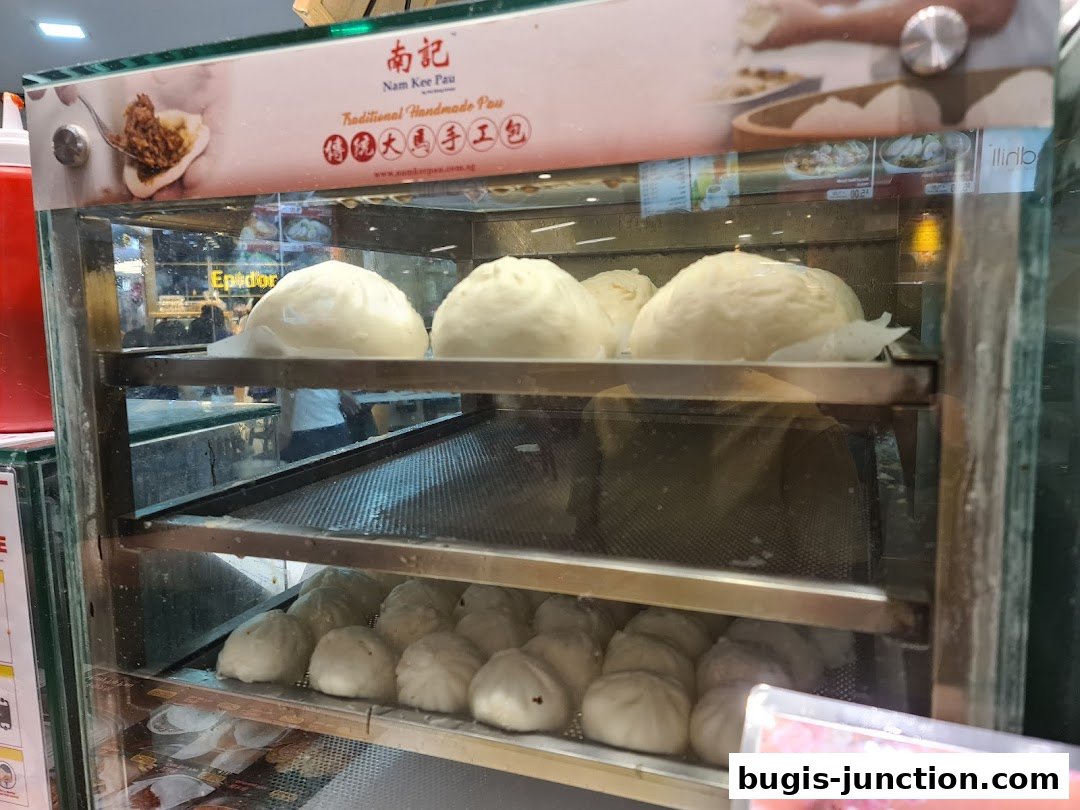 A display case filled with freshly steamed buns at Nam Kee Pau.